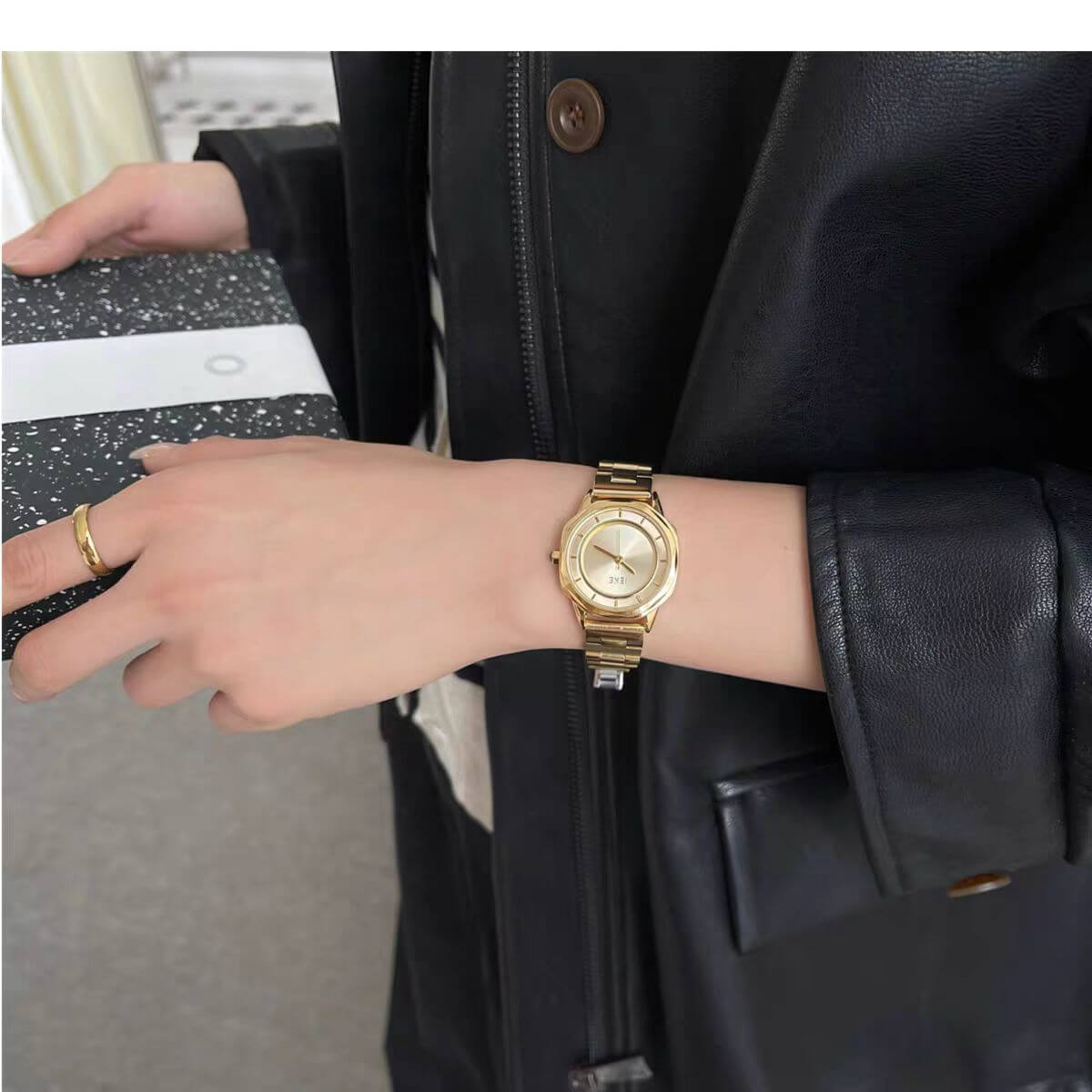 Vintage Silver/Gold Round Stainless Steel Watch