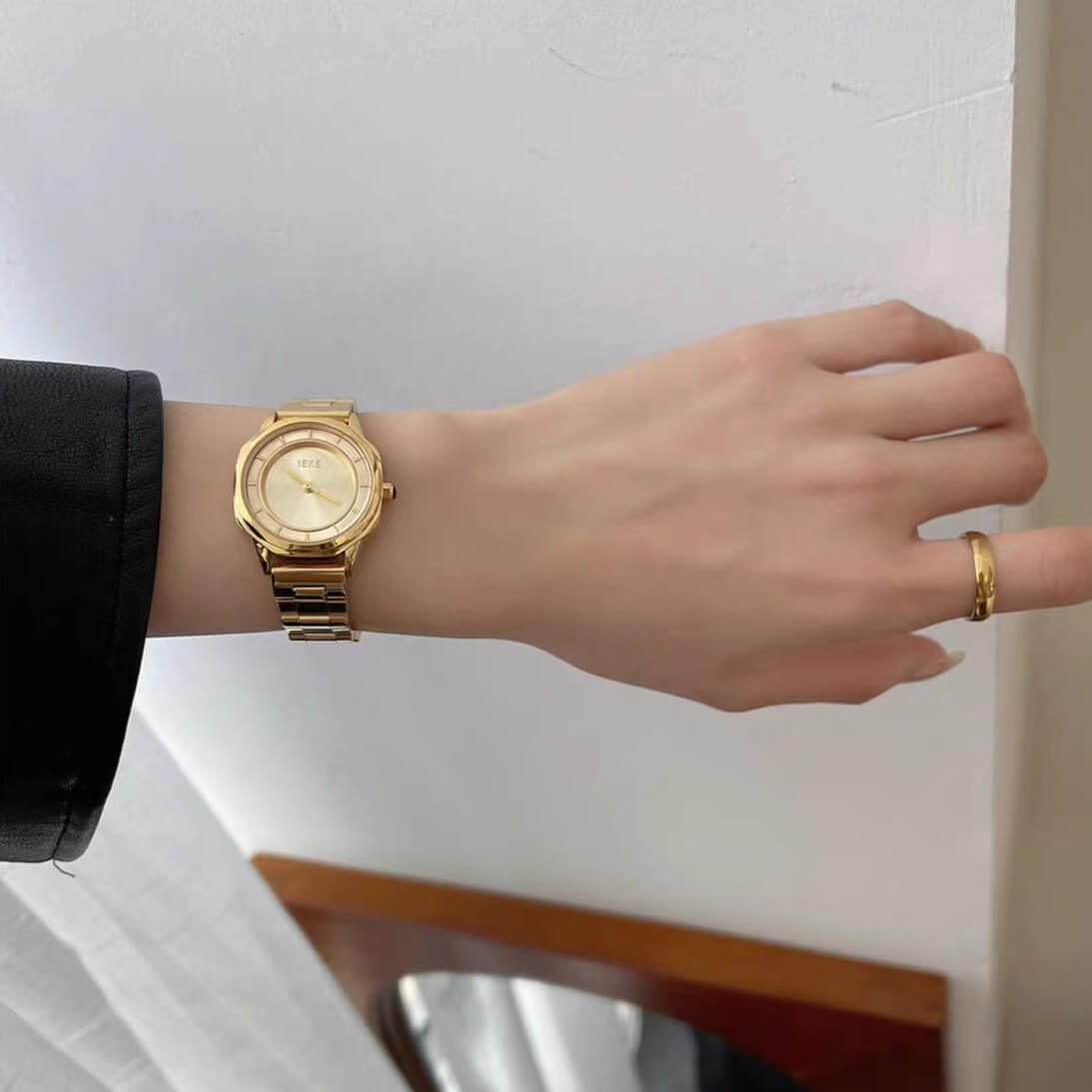 Vintage Silver/Gold Round Stainless Steel Watch