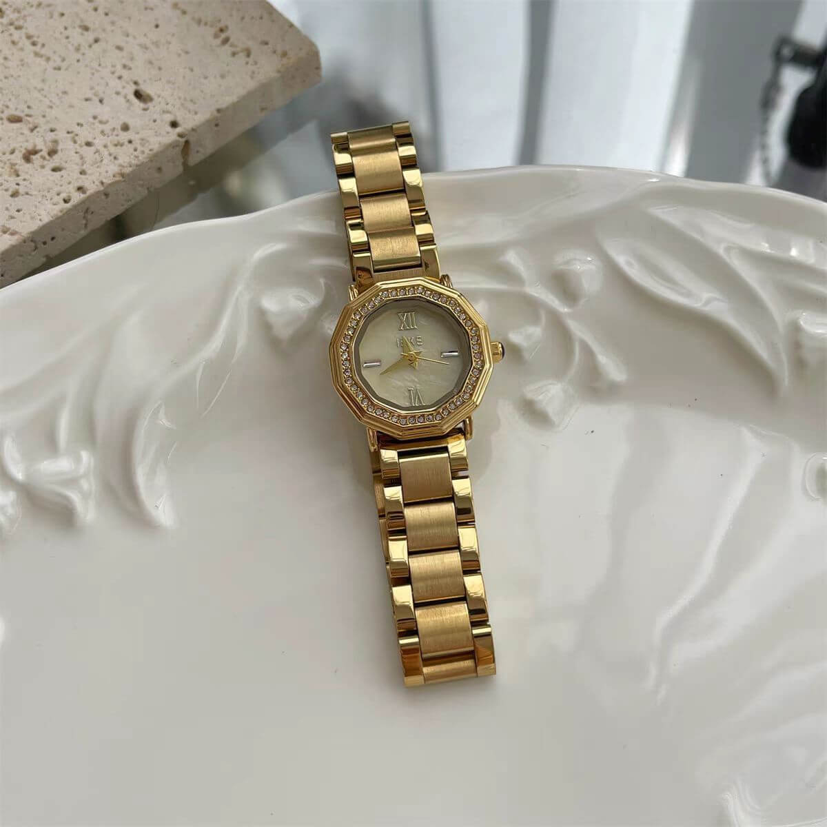 Chic Style Round Face Silver/Gold Bracelet Watch for Women Chic Style Round Face Silver/Gold Bracelet Watch for Women