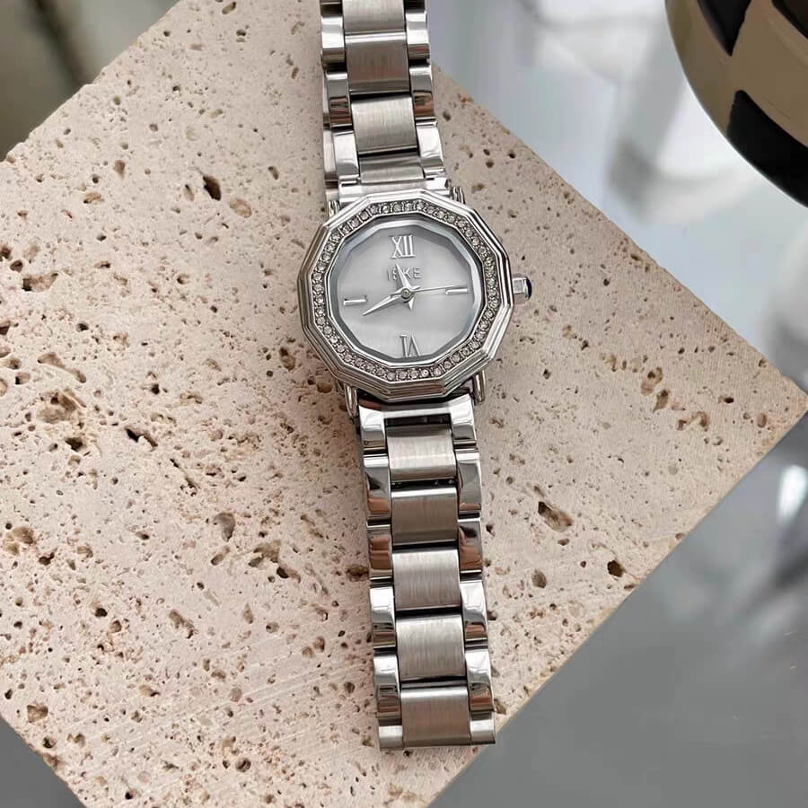 Chic Style Round Face Silver/Gold Bracelet Watch for Women Chic Style Round Face Silver/Gold Bracelet Watch for Women