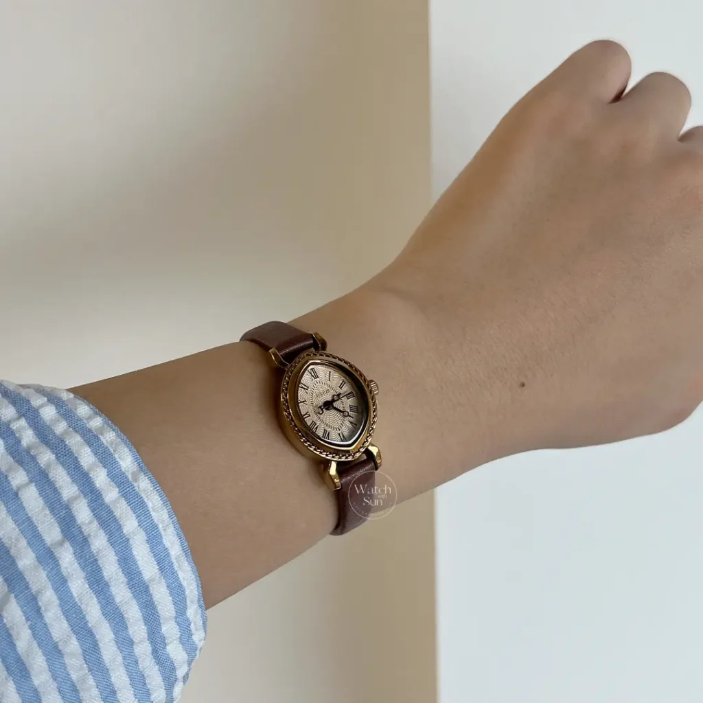 Vintage Brown Bucket-Shaped Leather Watch