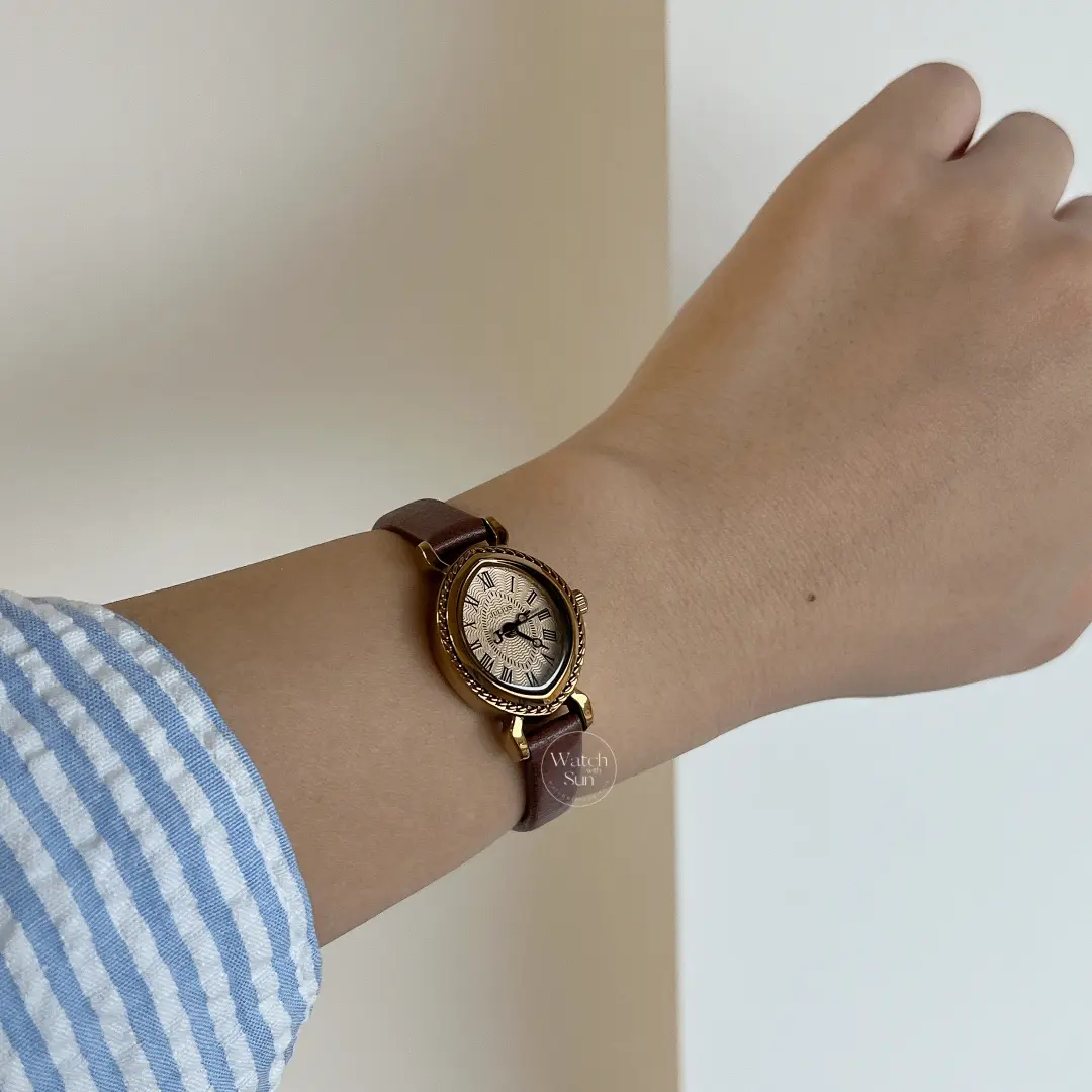 Vintage Brown Bucket-Shaped Leather Watch