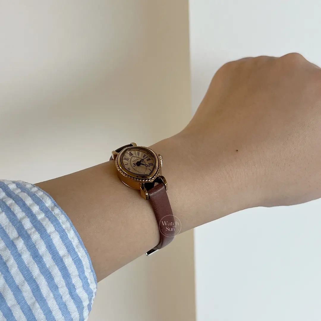 Vintage Brown Bucket-Shaped Leather Watch