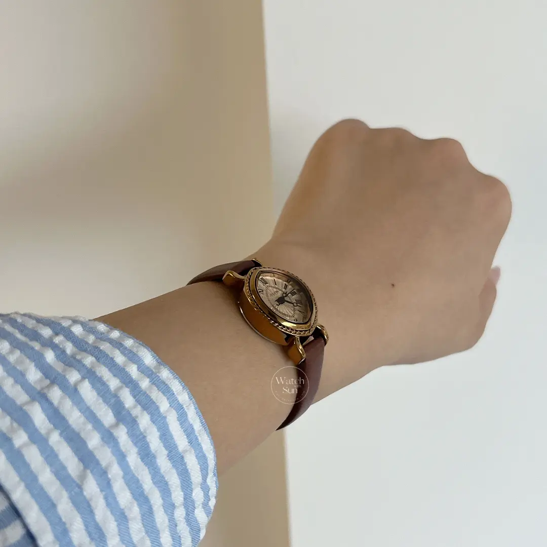 Vintage Brown Bucket-Shaped Leather Watch