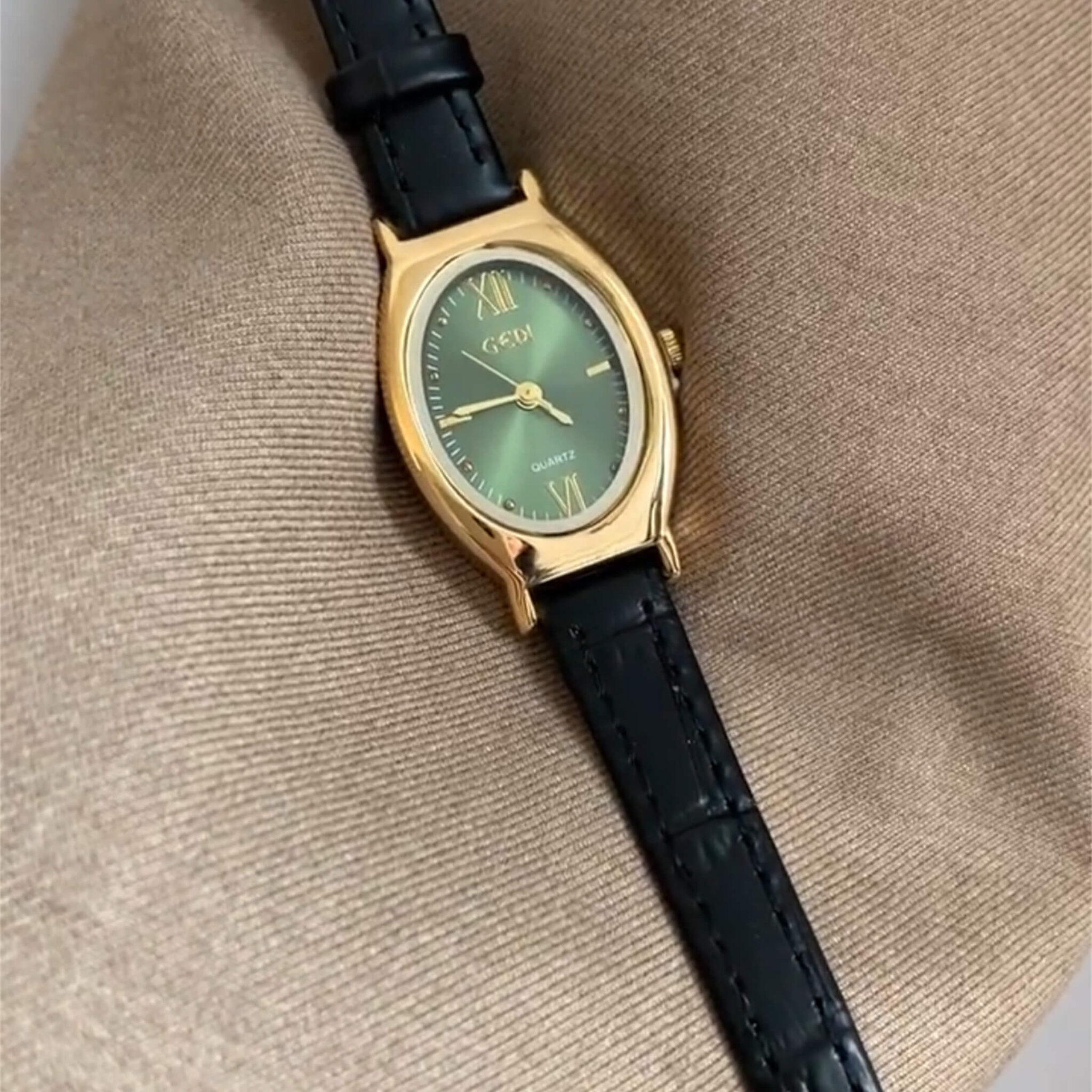Vintage Green Oval Face Leather Watch for Women - WatchwithSun-Dainty ...