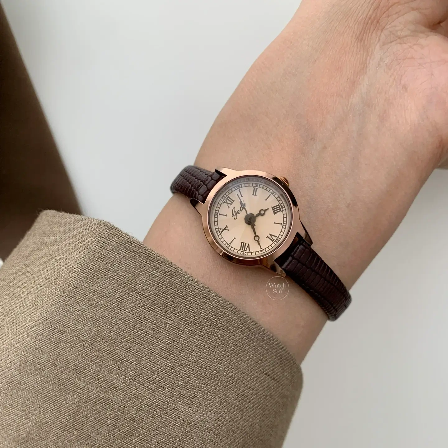 Vintage Style Round Face Brown Leather Watch