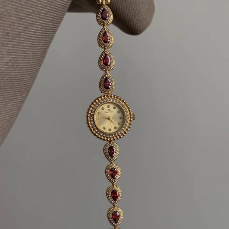 Vintage Style Red Zircon Round Face Watch For Ladies