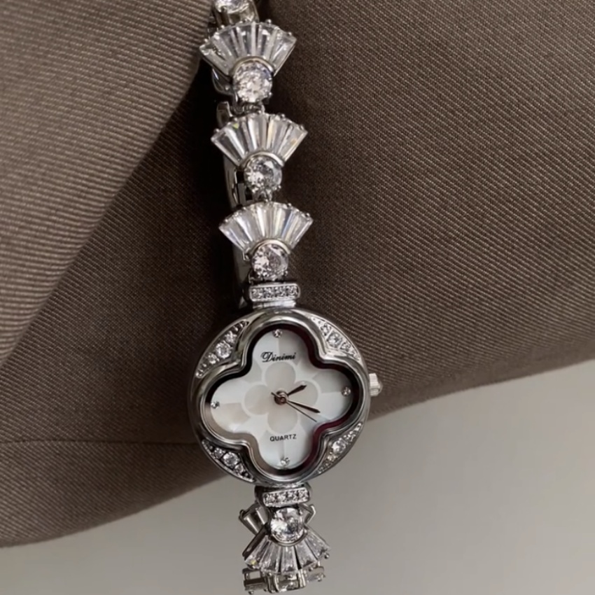 Dainty Vintage Style Gold/Silver Round Stainless Steel Bracelet Ladies Watch