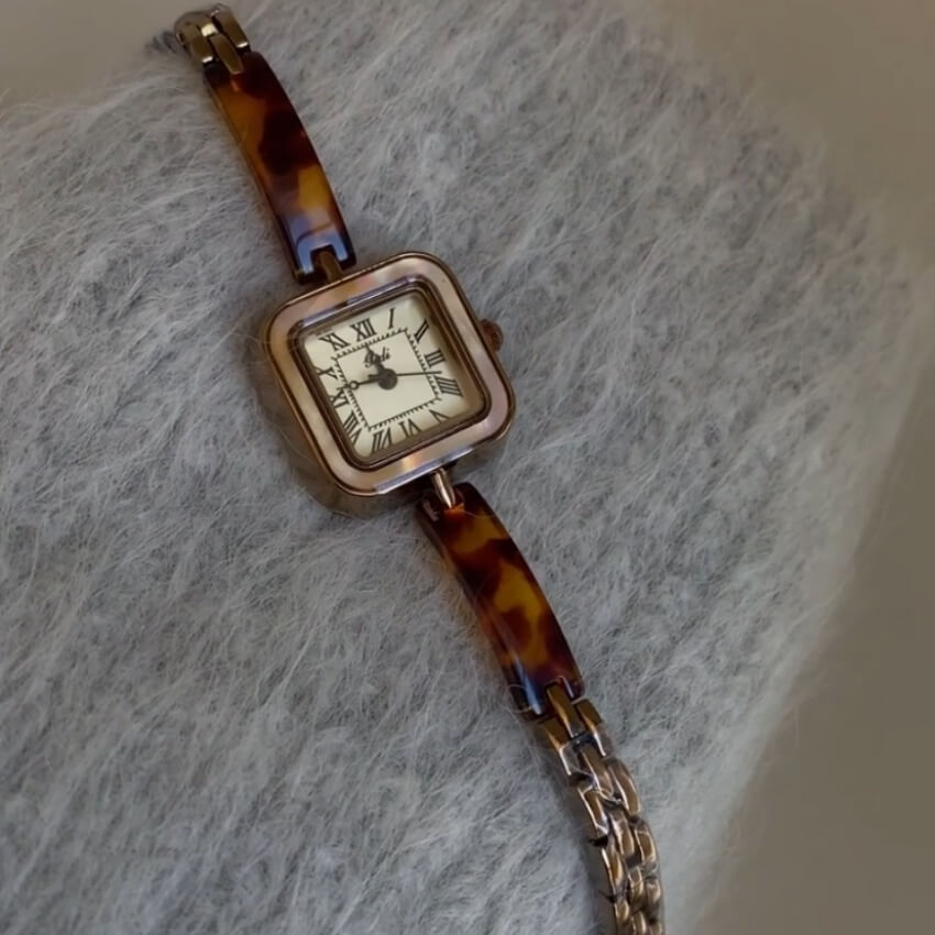 Vintage Style Gold Square Face Bracelet Watch For Women