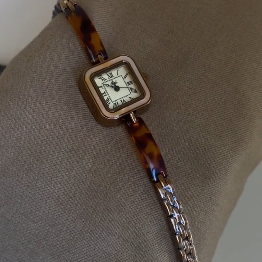 Vintage Style Gold Square Face Bracelet Watch For Women