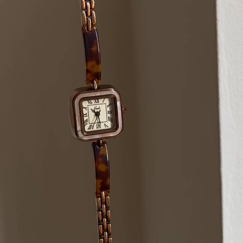 Vintage Style Gold Square Face Bracelet Watch For Women