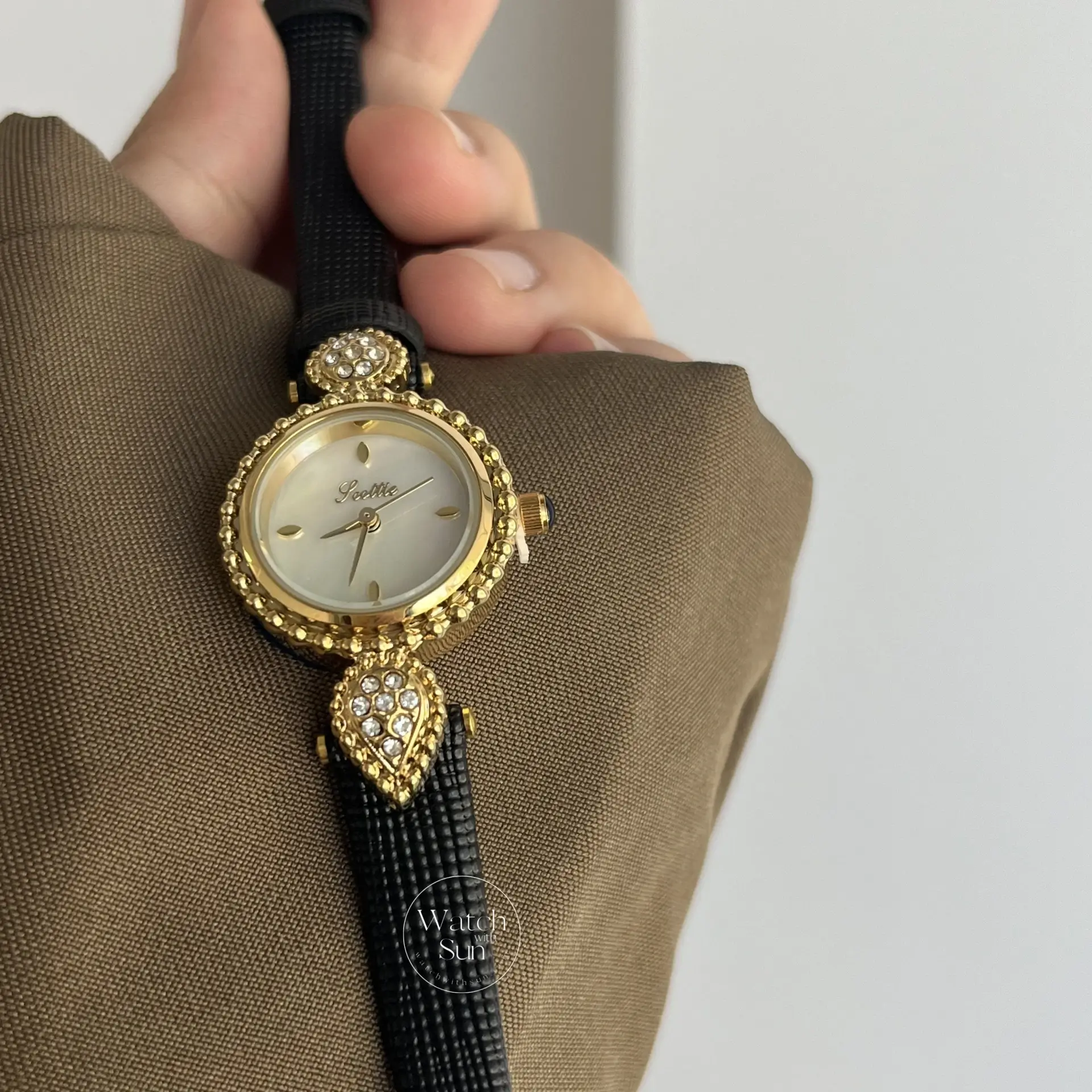 Vintage Style Mother of Pearl Face Leather Watch