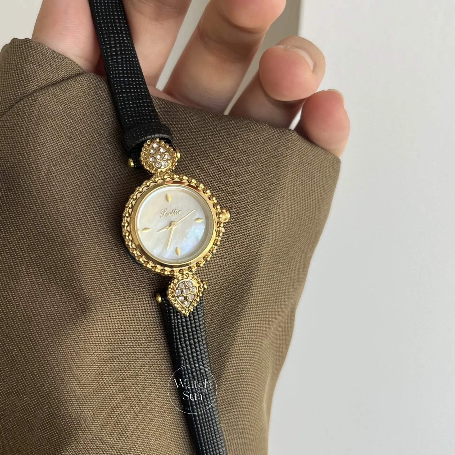 Vintage Style Mother of Pearl Face Leather Watch