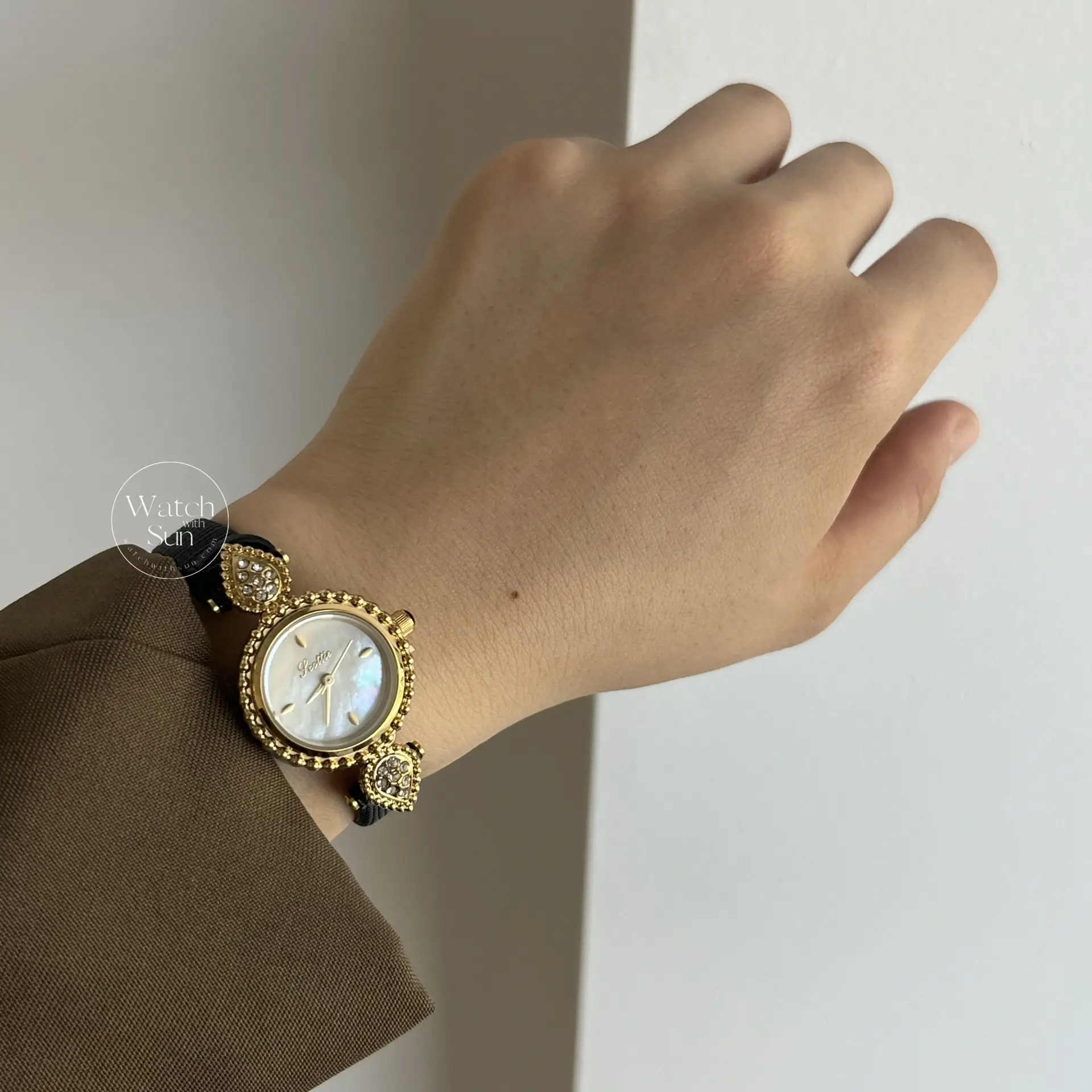 Vintage Style Mother of Pearl Face Leather Watch