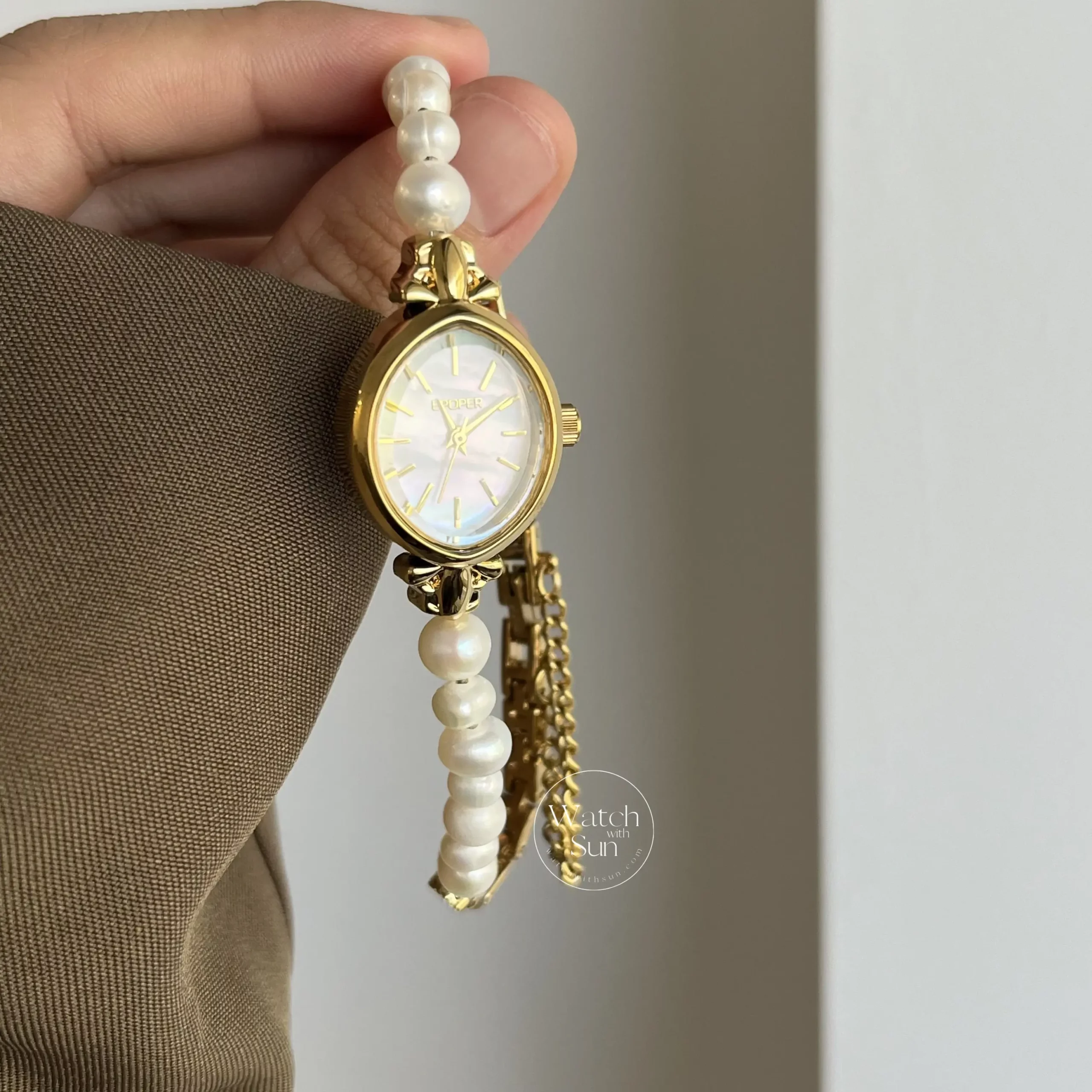 Vintage Small Oval Freshwater Pearl Bracelet Watch