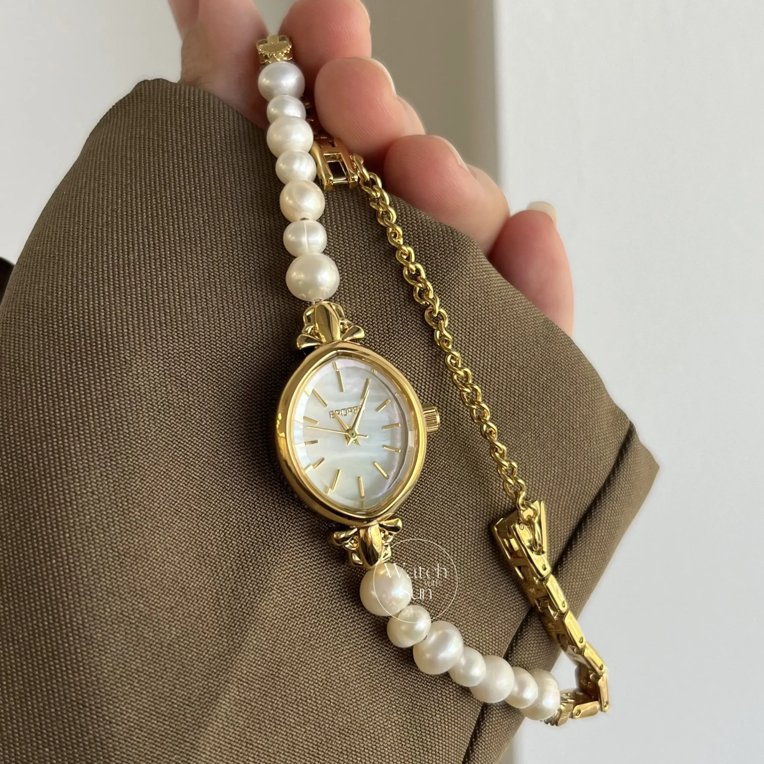 Vintage Small Oval Freshwater Pearl Bracelet Watch