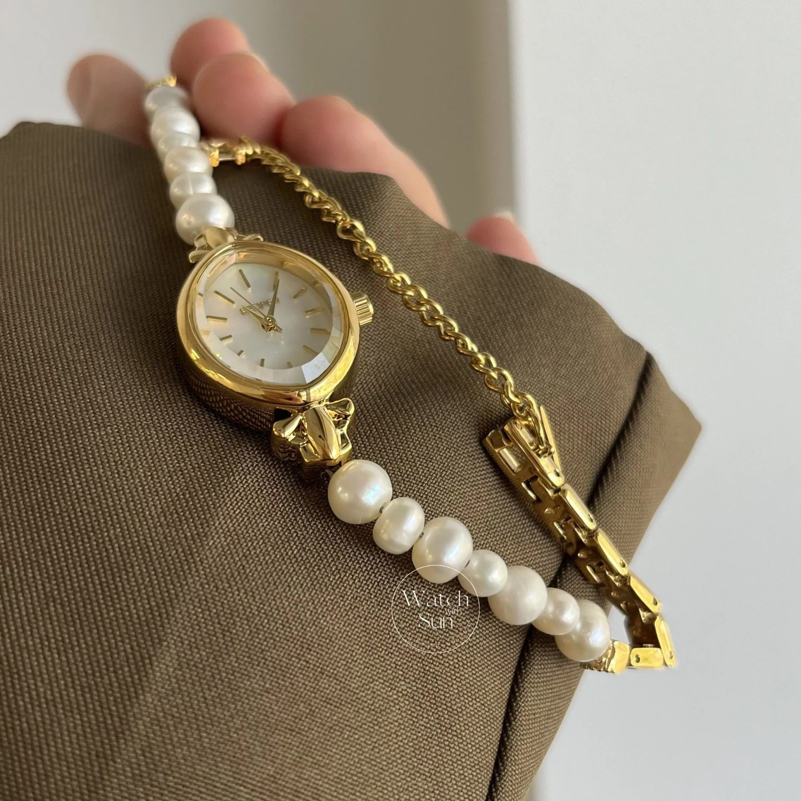 Vintage Small Oval Freshwater Pearl Bracelet Watch
