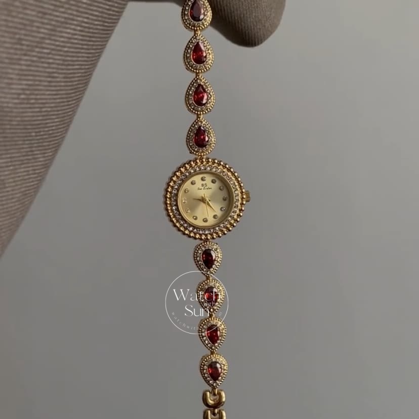 Vintage Style Red Zircon Round Face Watch For Ladies