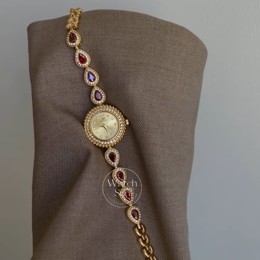 Vintage Style Red Zircon Round Face Watch For Ladies