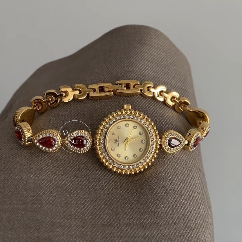 Vintage Style Red Zircon Round Face Watch For Ladies