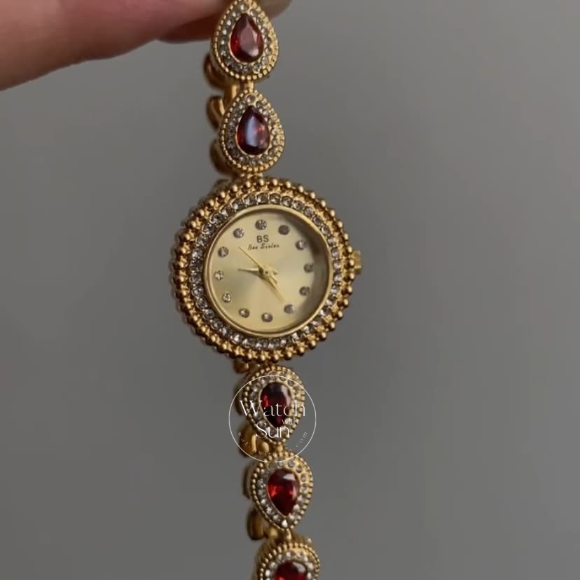 Vintage Style Red Zircon Round Face Watch For Ladies