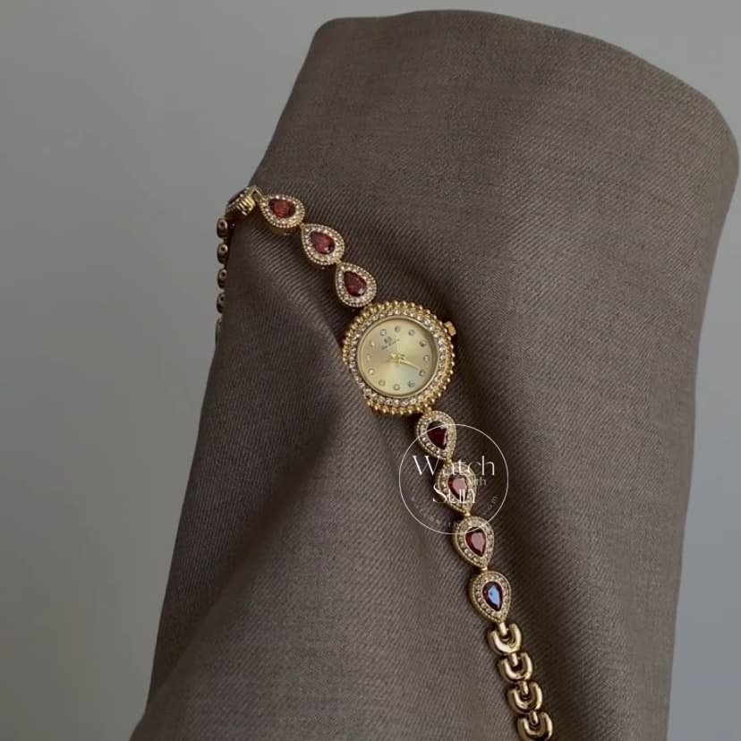Vintage Style Red Zircon Round Face Watch For Ladies