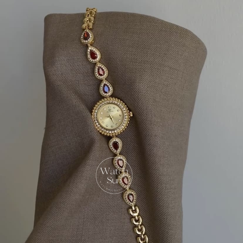 Vintage Style Red Zircon Round Face Watch For Ladies