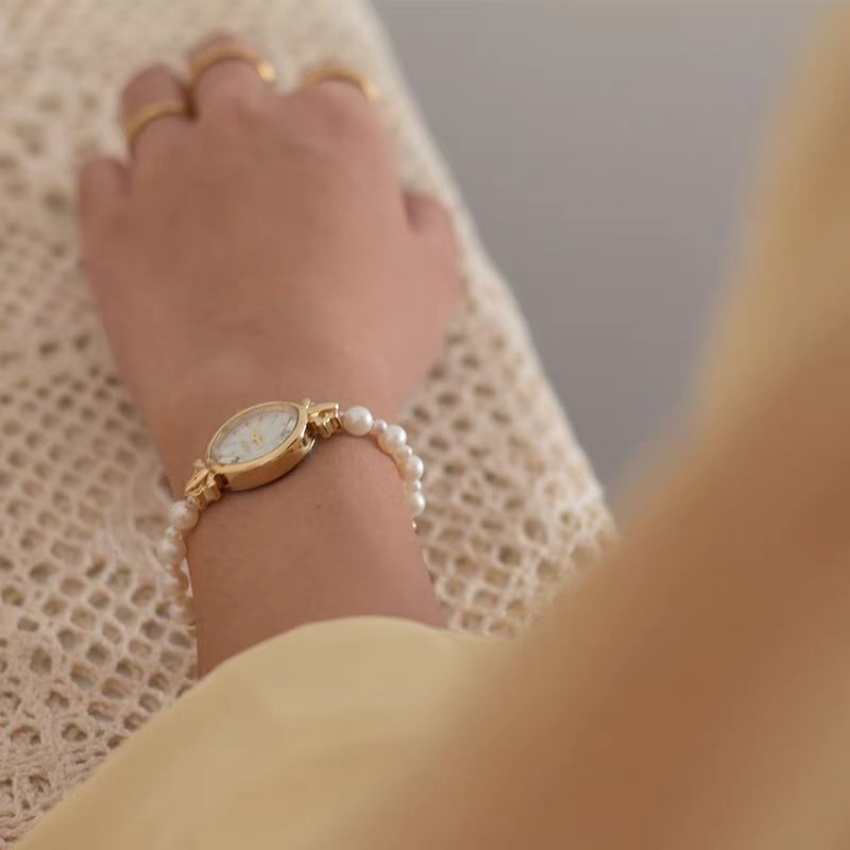 Vintage Style Round Face Pearl Chain Women's Watch