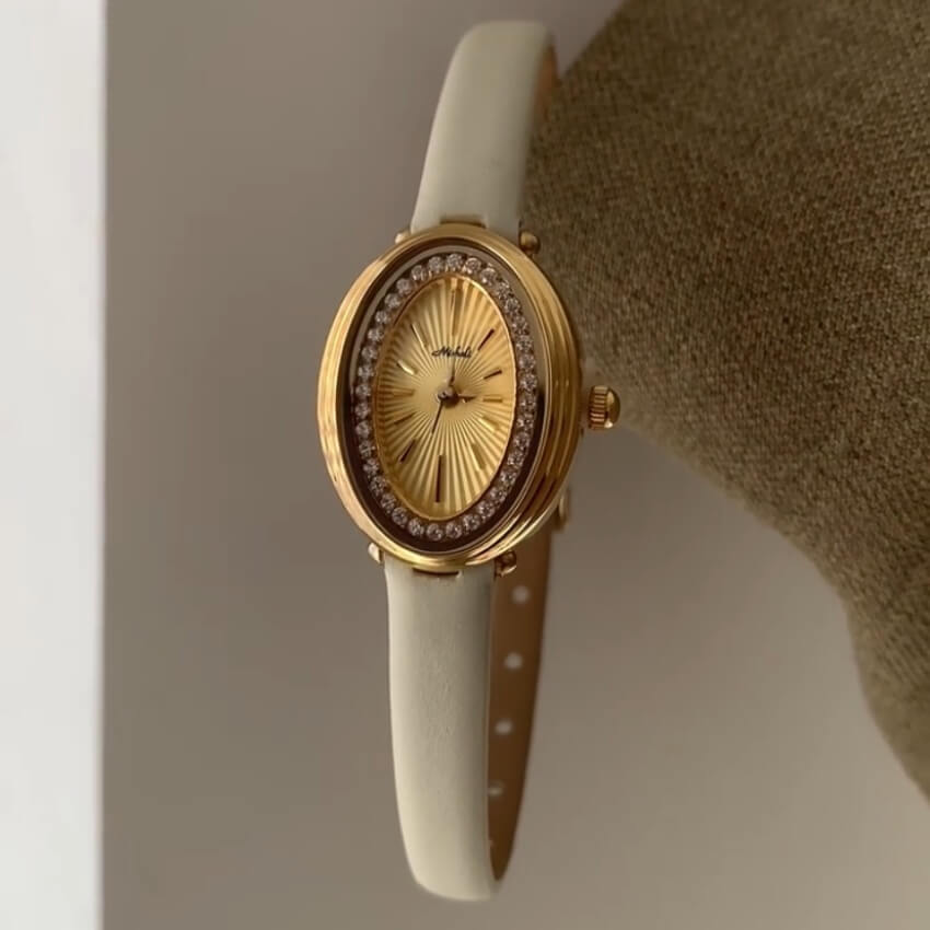Vintage Gold Small Oval Face Leather Watch