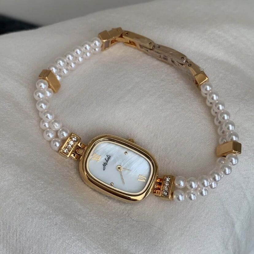 Dainty Style Oval Pearl Chain Ladies Watch