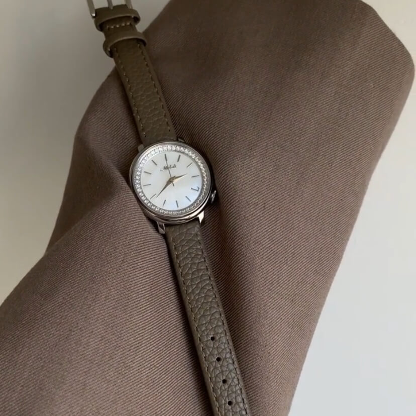 Vintage White Mother of Pearl Face Leather Watch