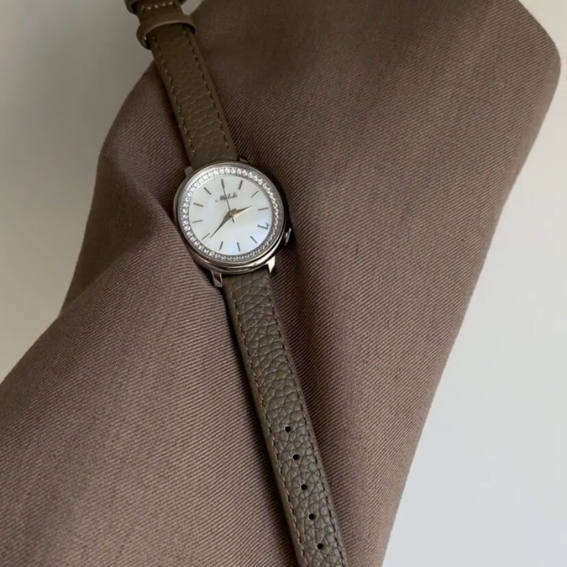 Vintage White Mother of Pearl Face Leather Watch