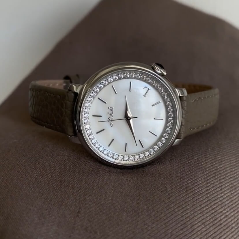 Vintage White Mother of Pearl Face Leather Watch