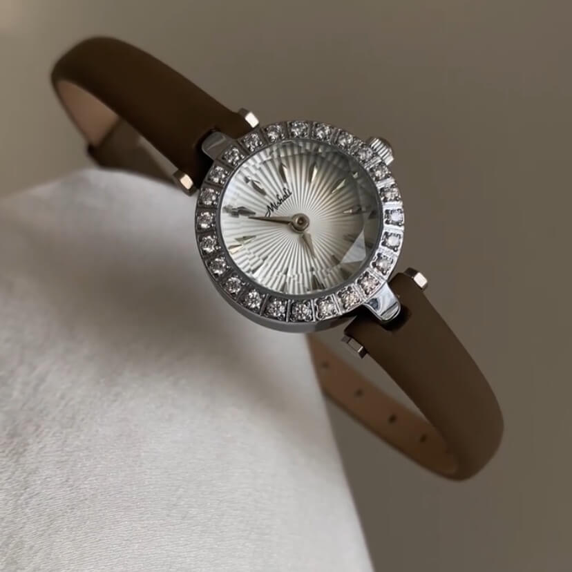 Dainty Style Round Face Leather Ladies Watch
