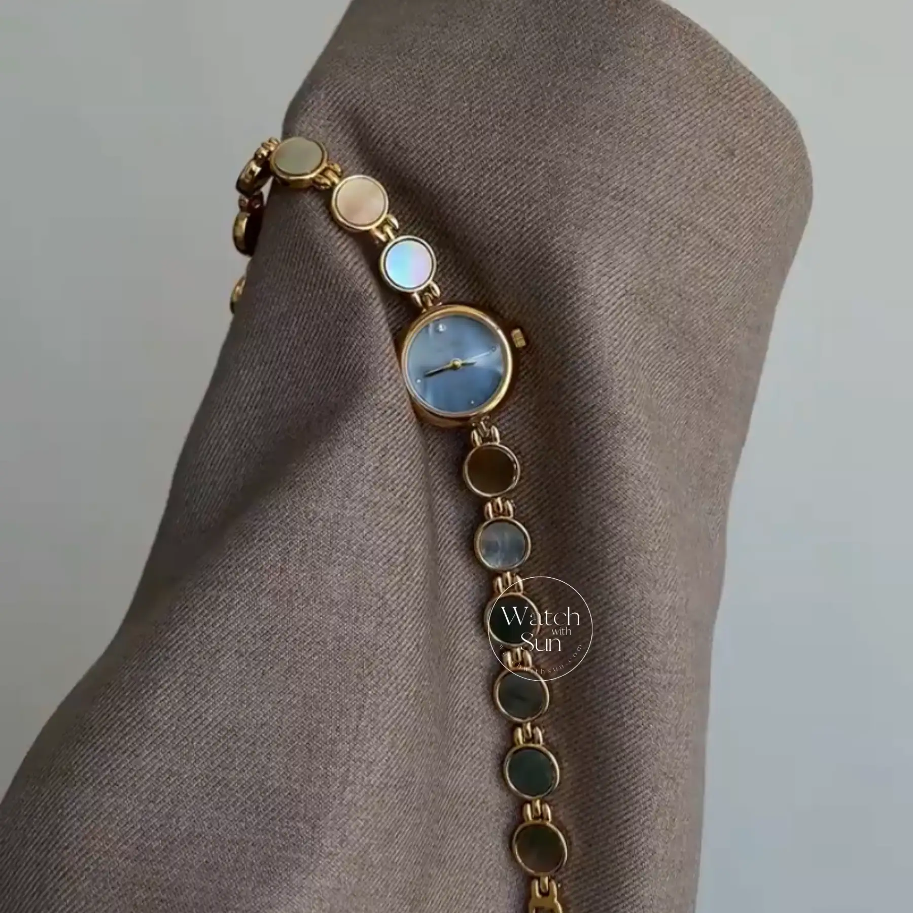 Chic Gold-Blue Mother of Pearl Bracelet Watch