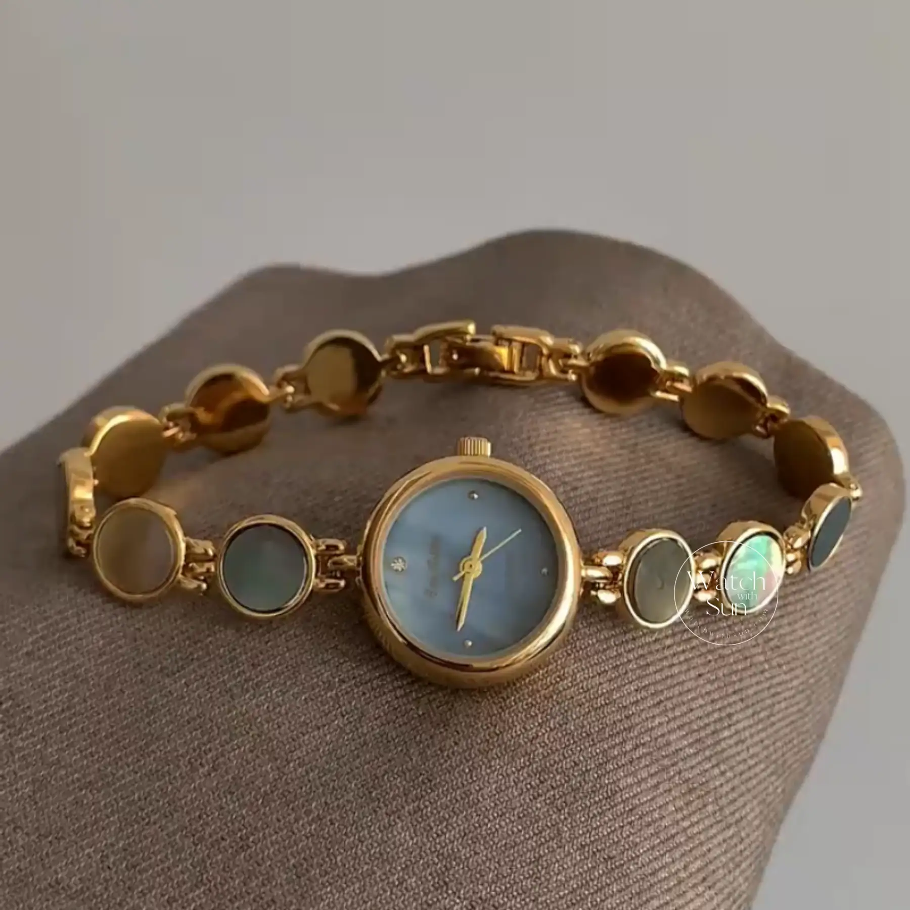 Chic Gold-Blue Mother of Pearl Bracelet Watch