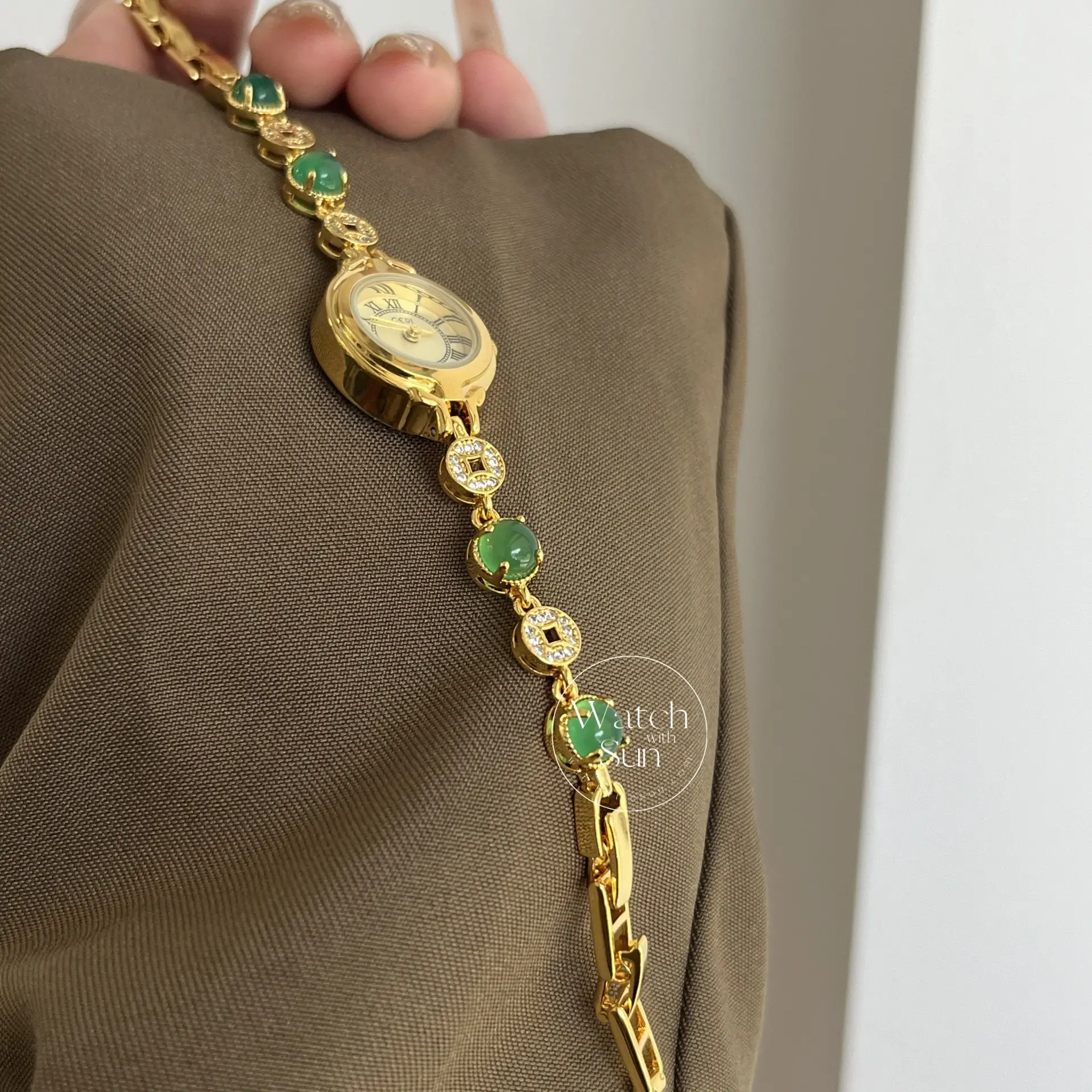 Vintage Gold Oval Small Face Bracelet Watch for Women