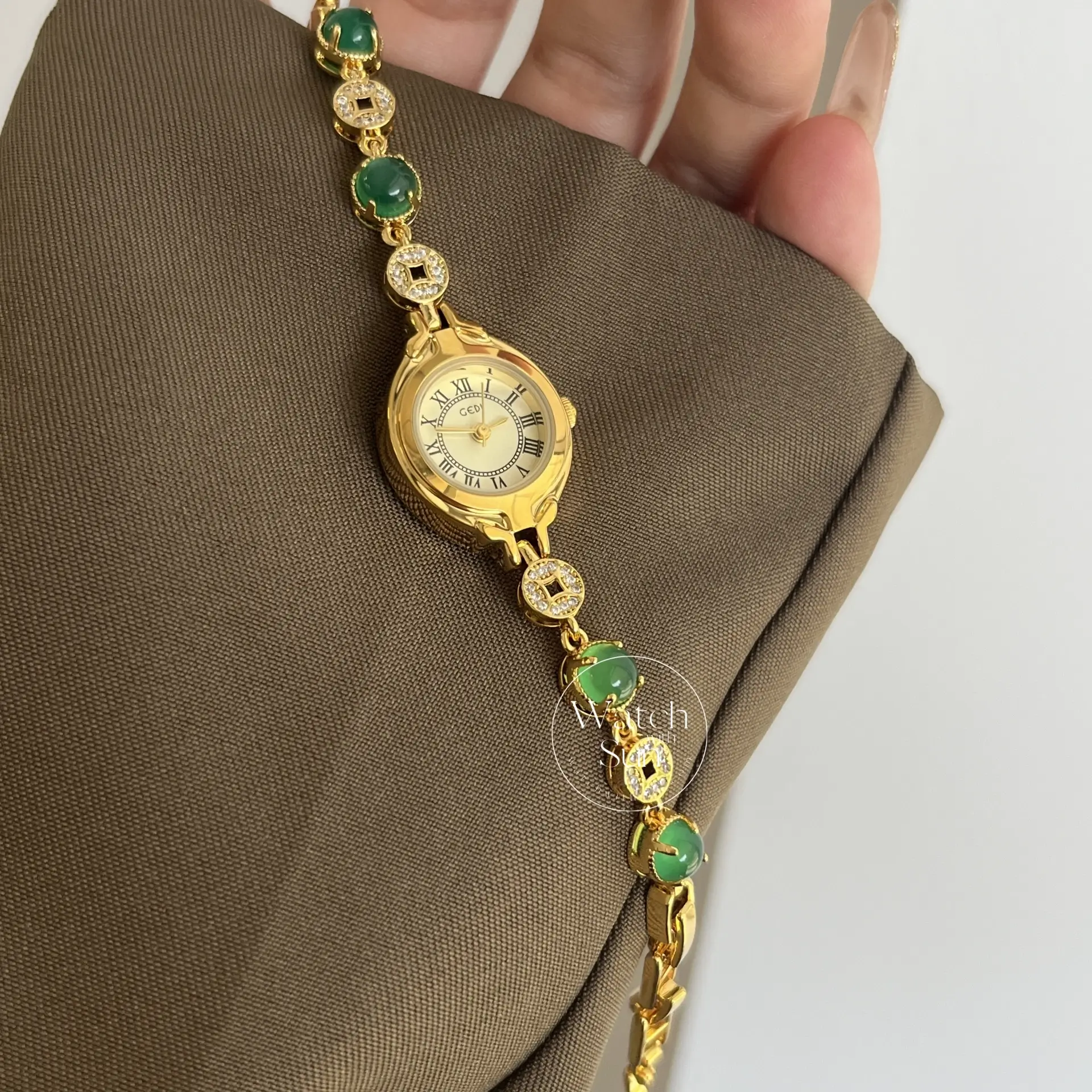 Vintage Gold Oval Small Face Bracelet Watch for Women