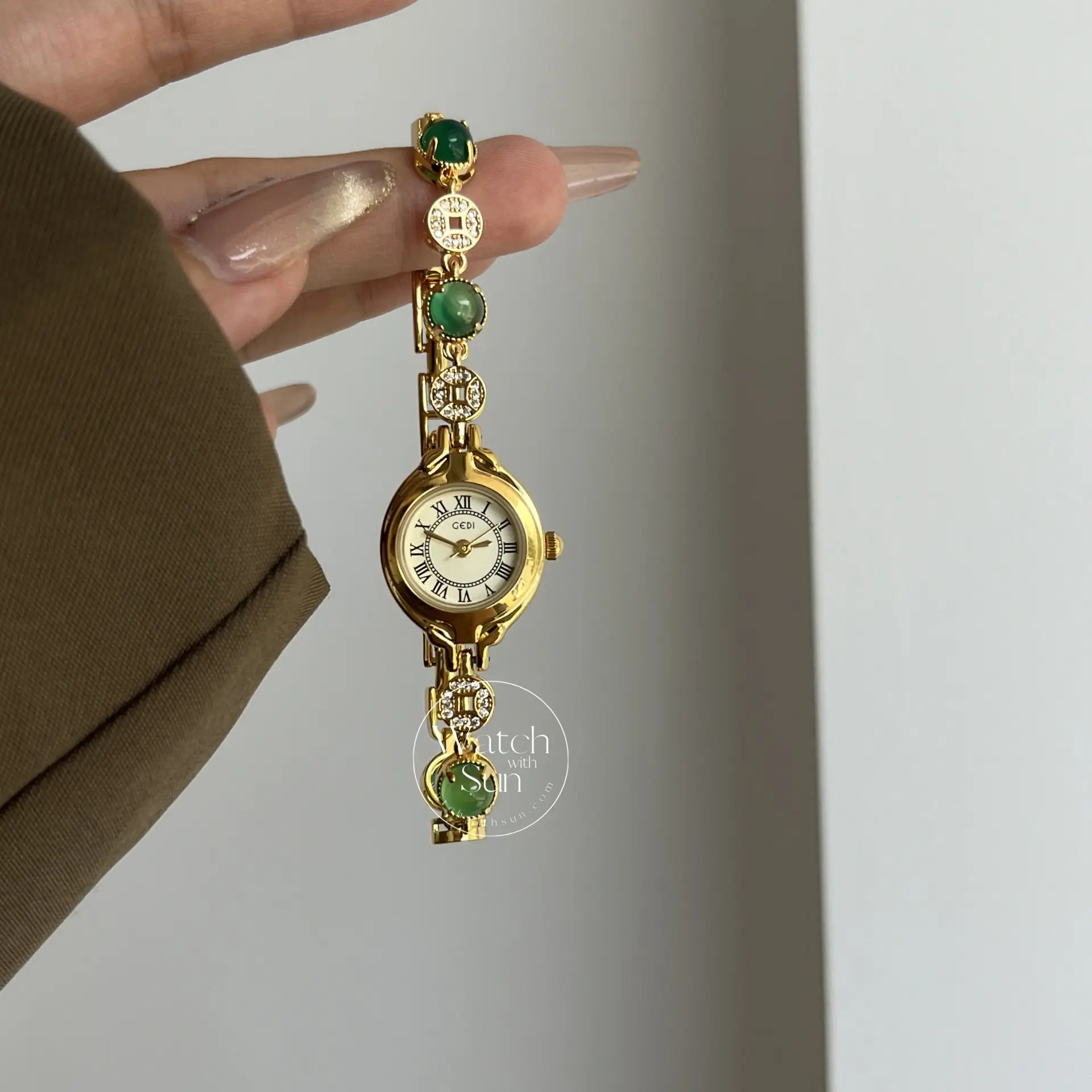 Vintage Gold Oval Small Face Bracelet Watch for Women