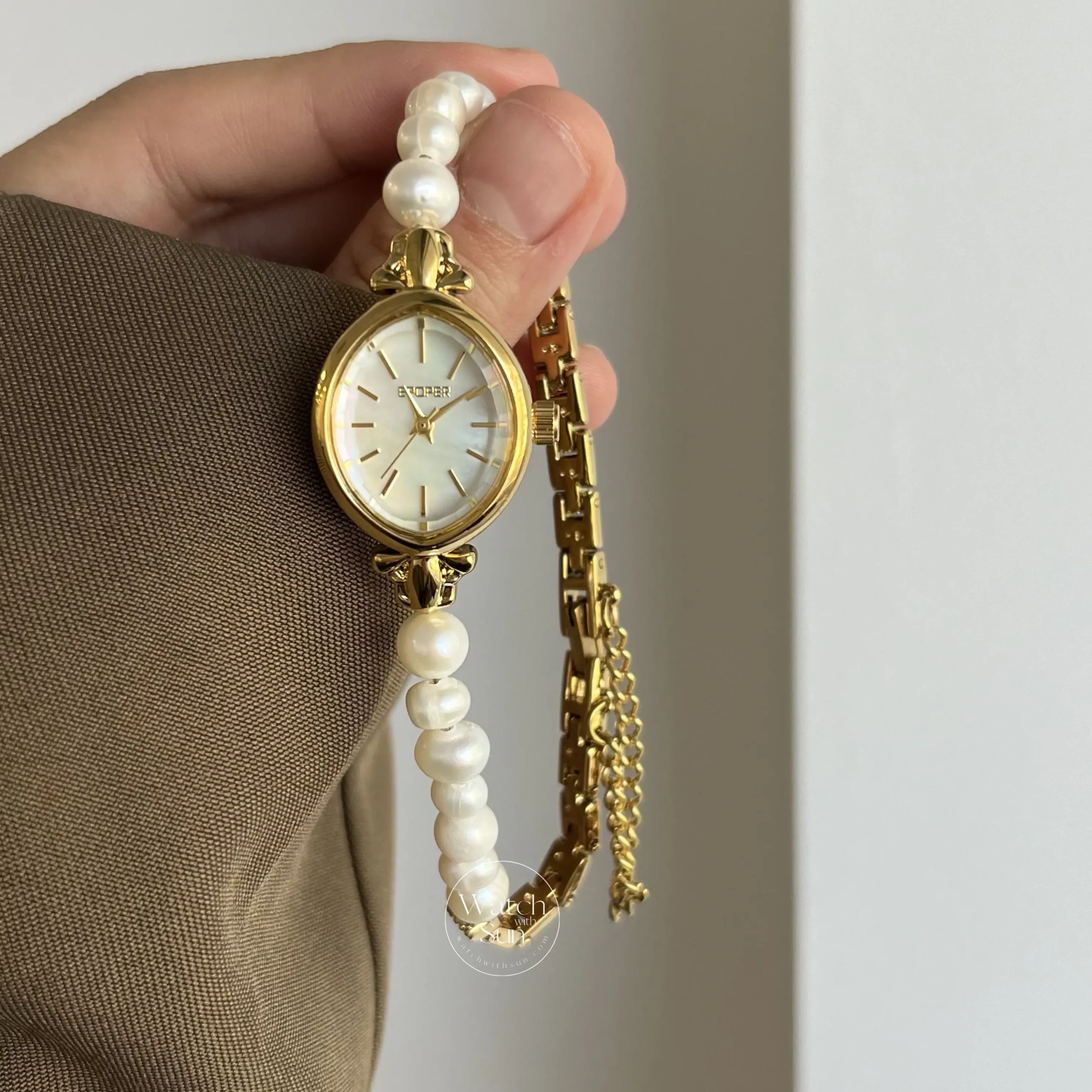 Vintage Small Oval Freshwater Pearl Bracelet Watch