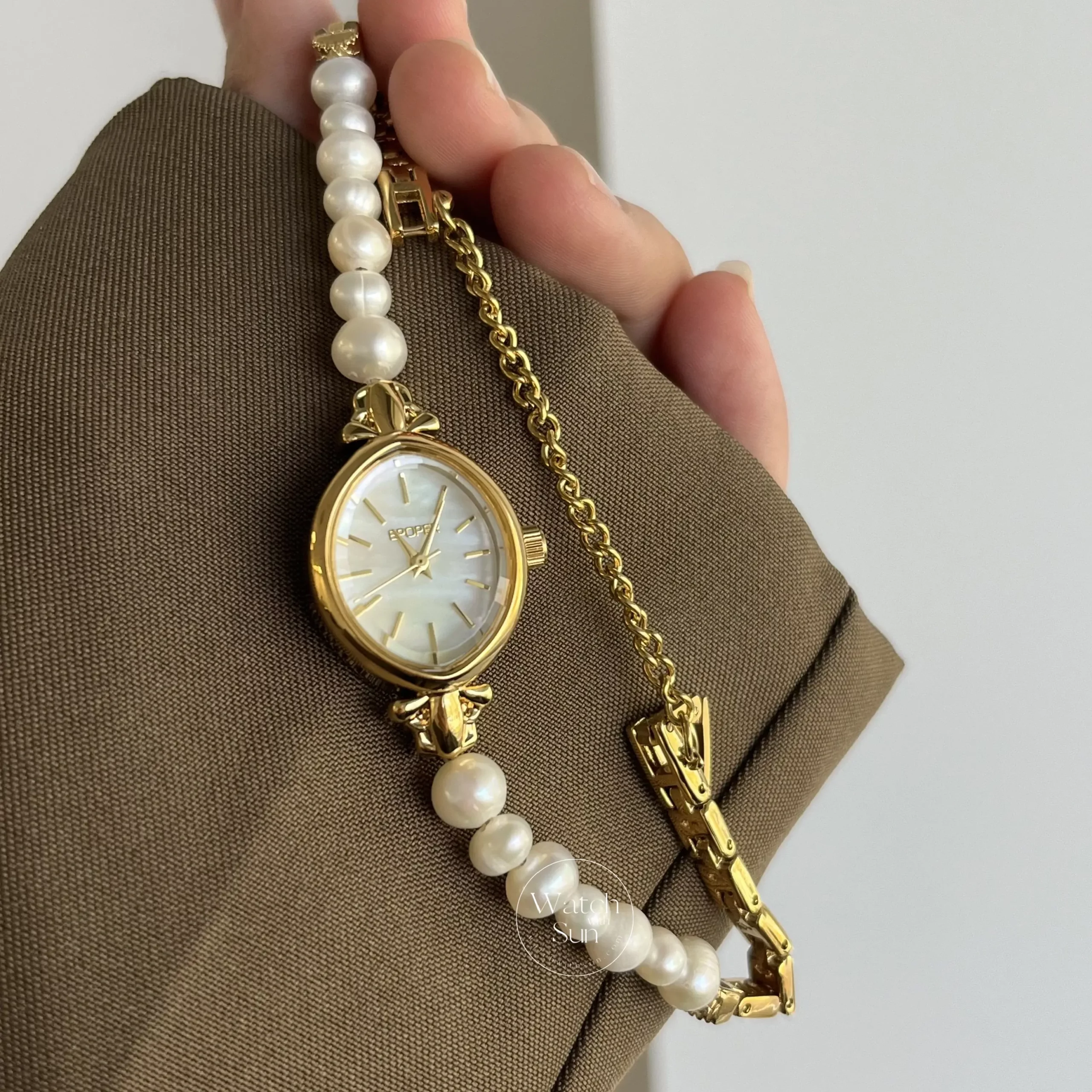 Vintage Small Oval Freshwater Pearl Bracelet Watch