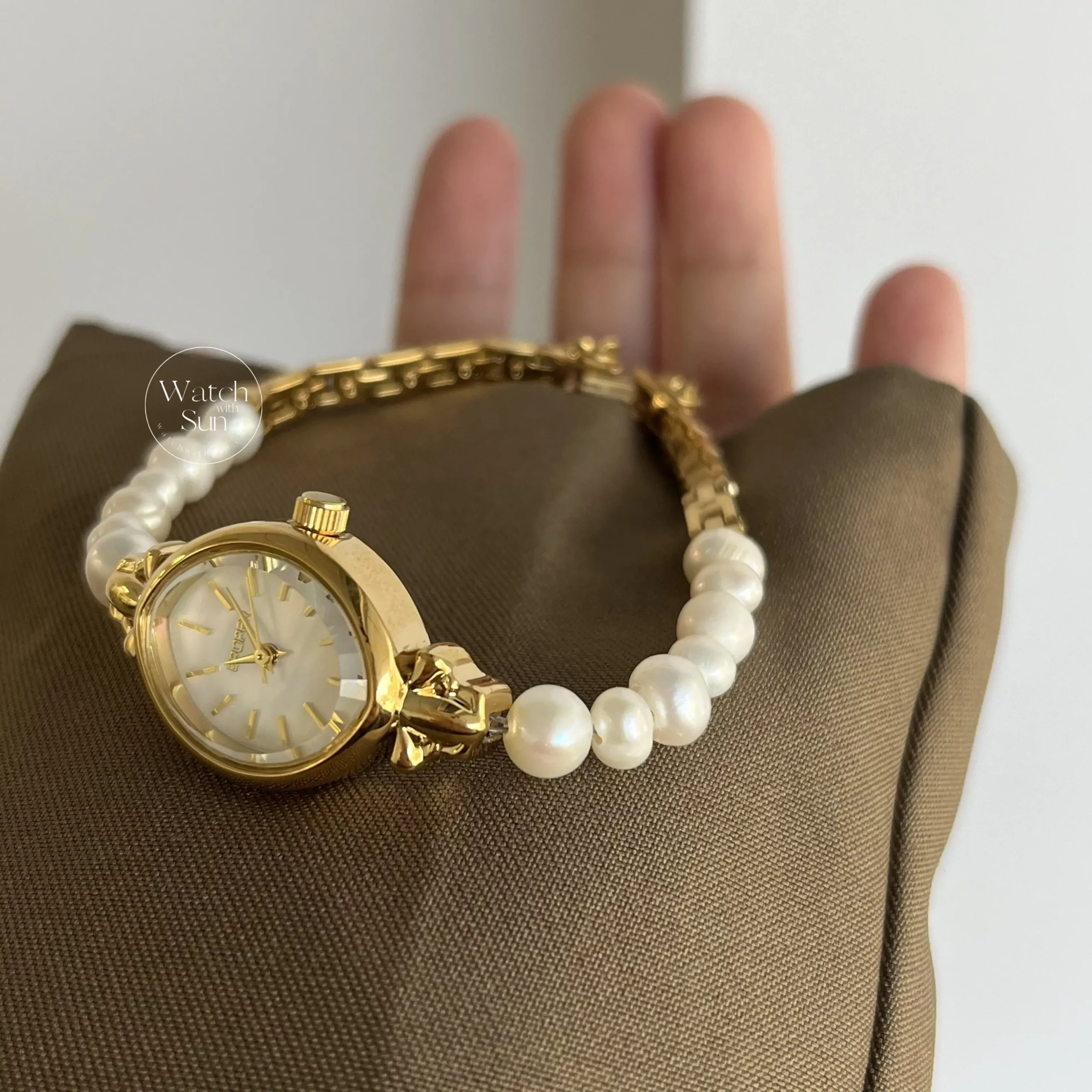 Vintage Small Oval Freshwater Pearl Bracelet Watch