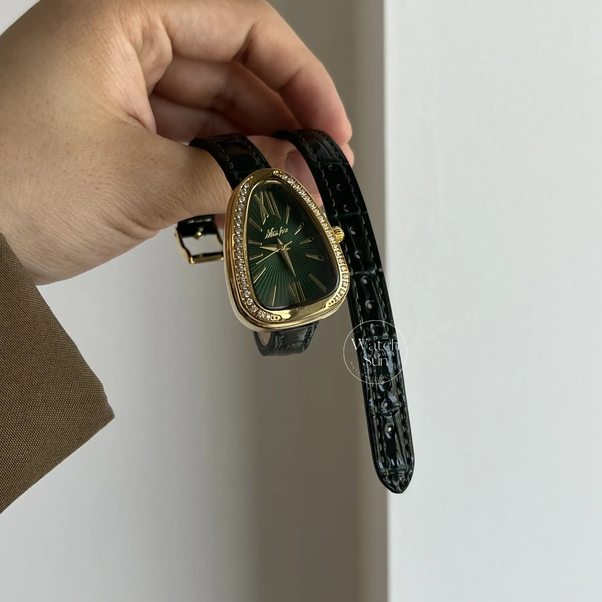 Vintage Green Face Snake Head Shape Leather Watch