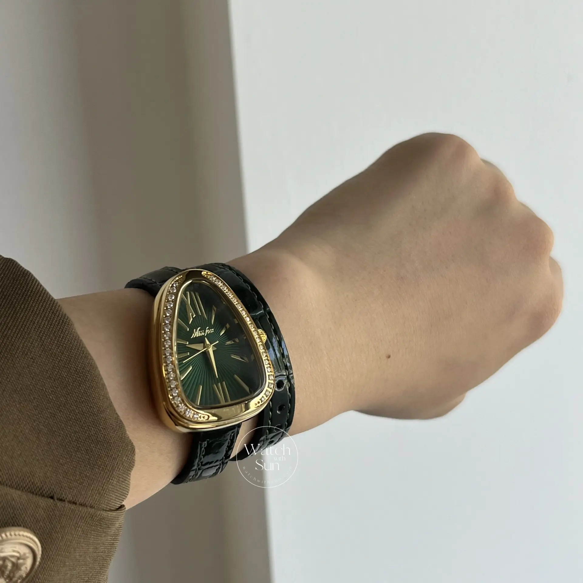 Vintage Green Face Snake Head Shape Leather Watch