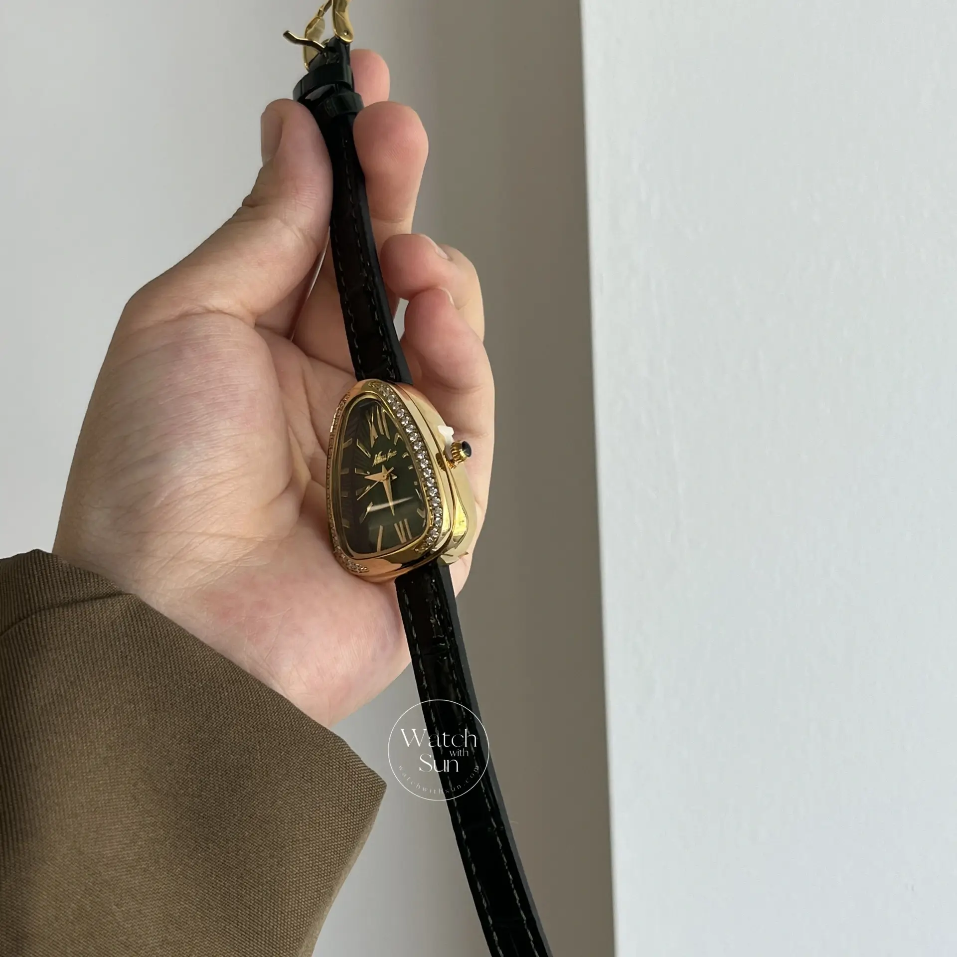 Vintage Green Face Snake Head Shape Leather Watch