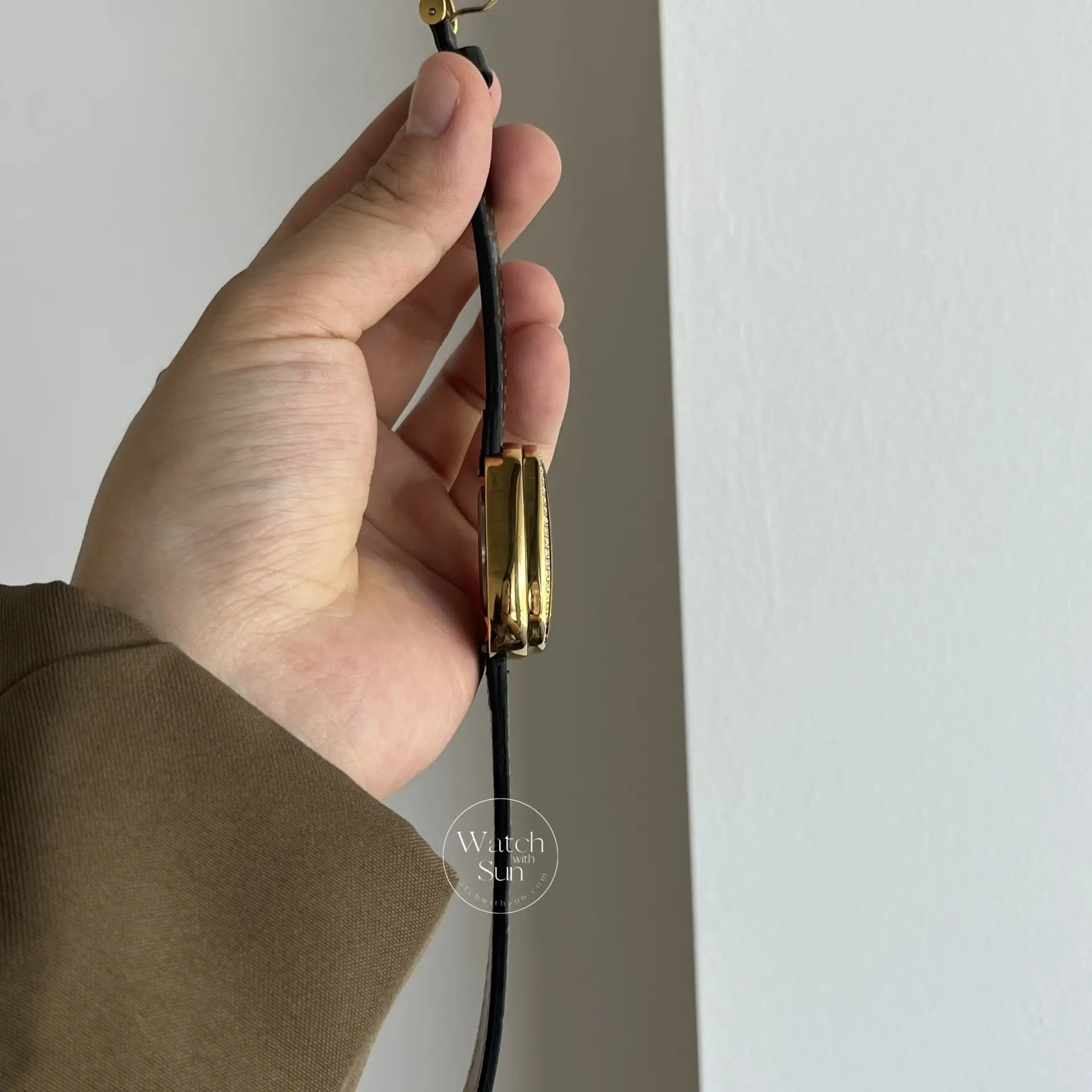 Vintage Green Face Snake Head Shape Leather Watch