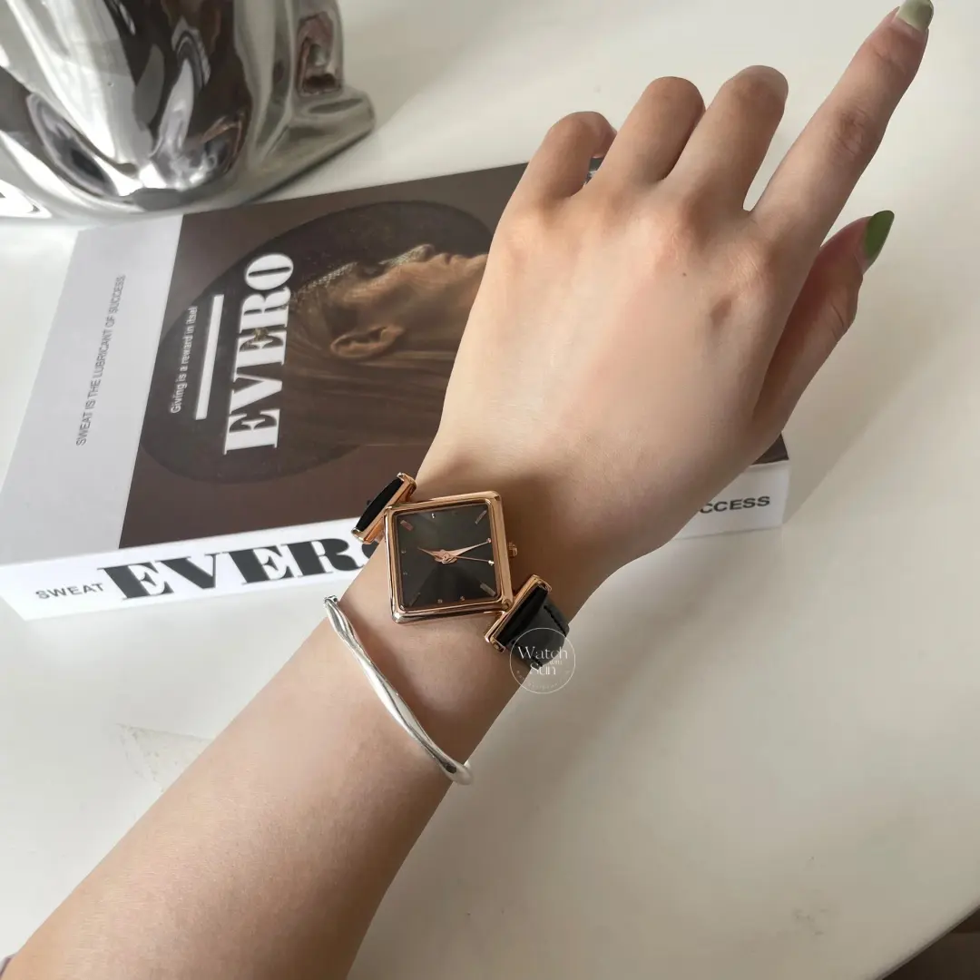 Chic Style Red/Green Rhombus Face Leather Watch