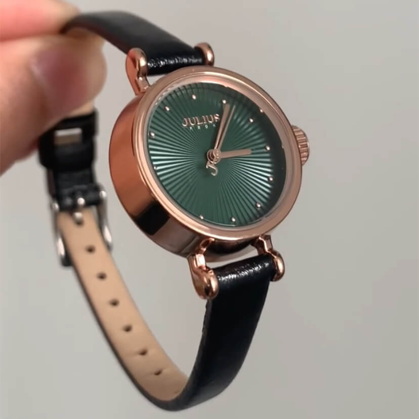 Vintage Style Green Round Face Leather Watch