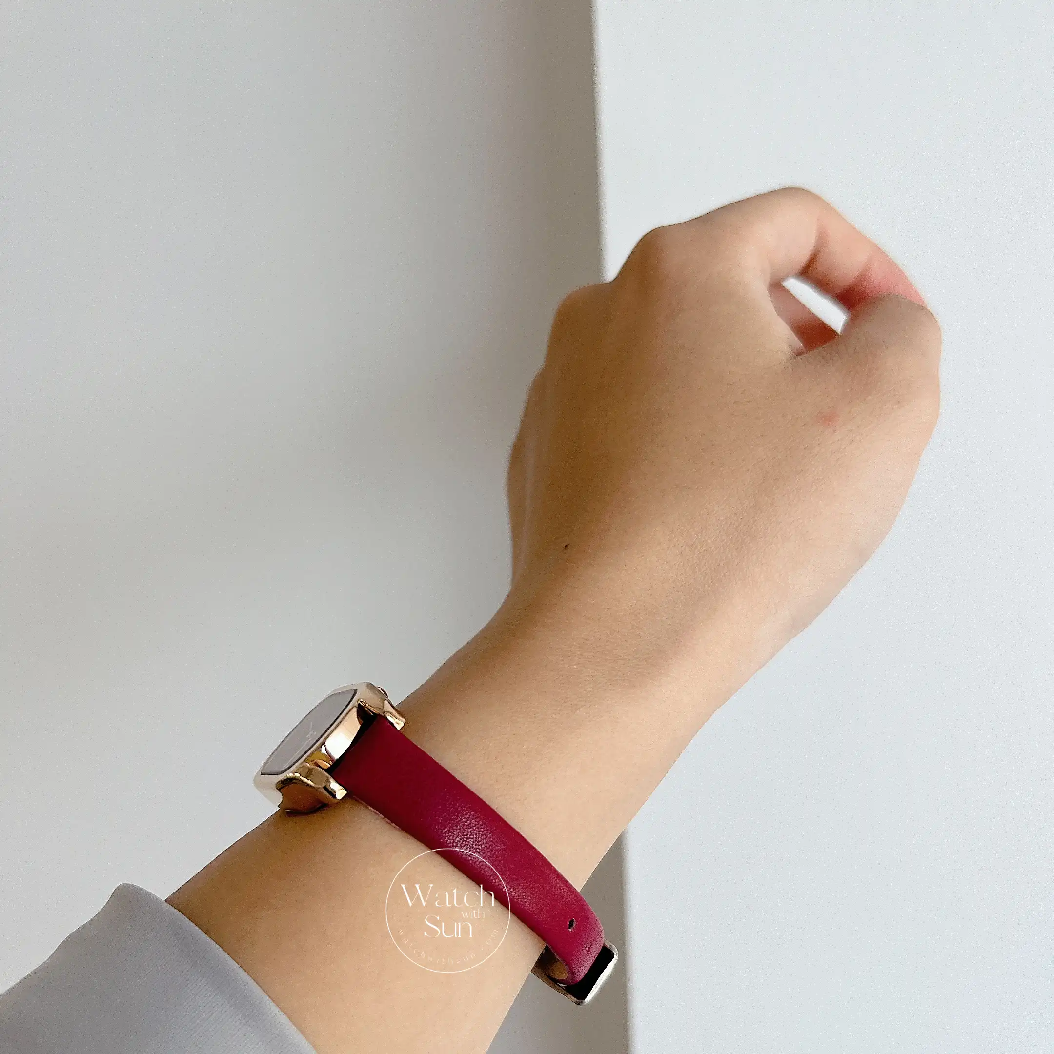 Minimalist Oval Face Red Leather Women‘s Watch