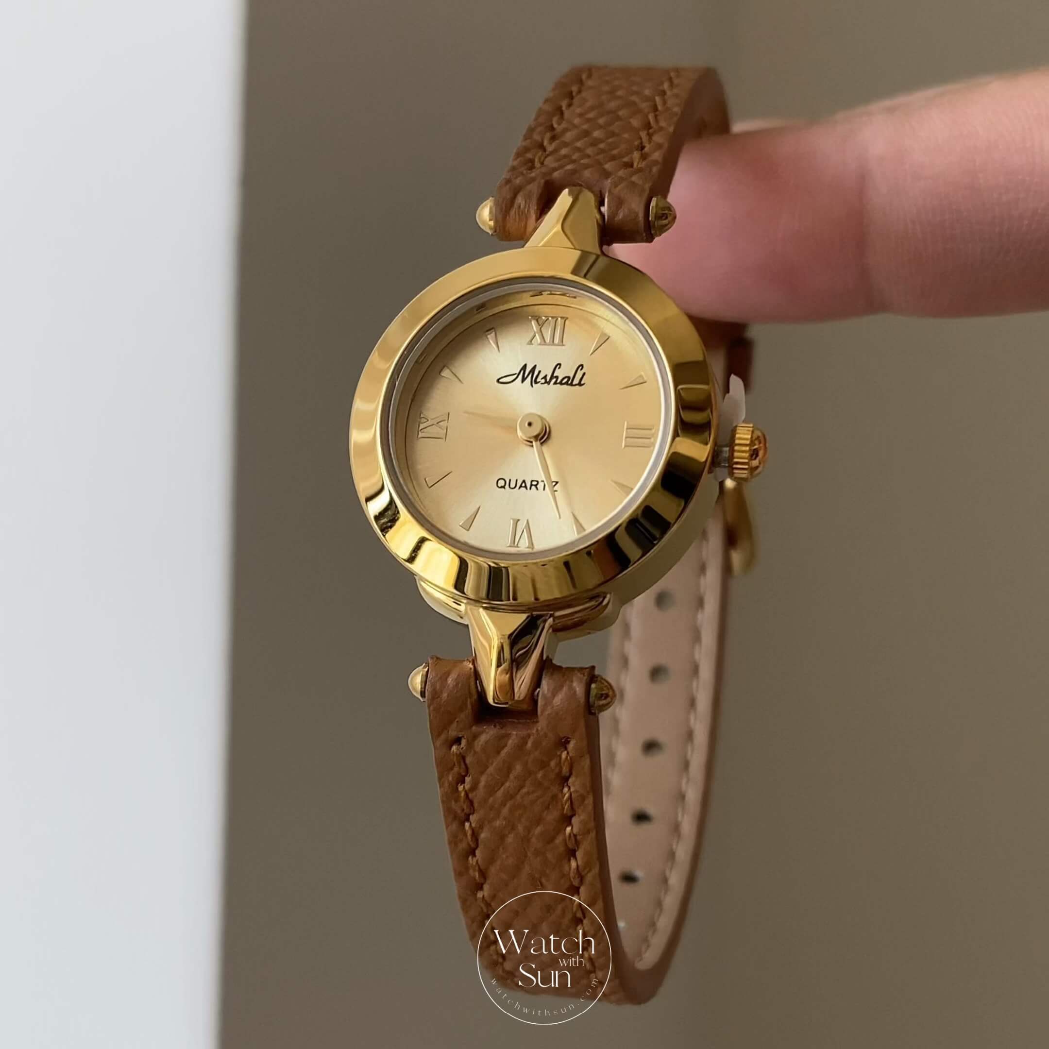 Chic Gold Face Black Leather Band Ladies Watch